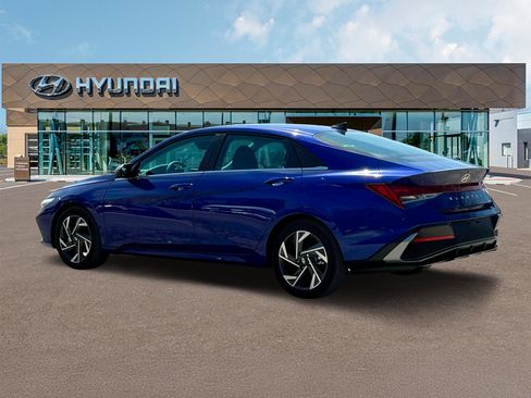 New 2025 Hyundai Elantra Limited FWD image 4