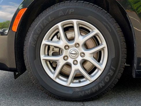 Used 2023 Chrysler Voyager LX image 15