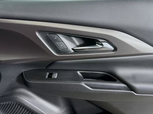 Used 2025 Chevrolet Equinox EV LT image 30