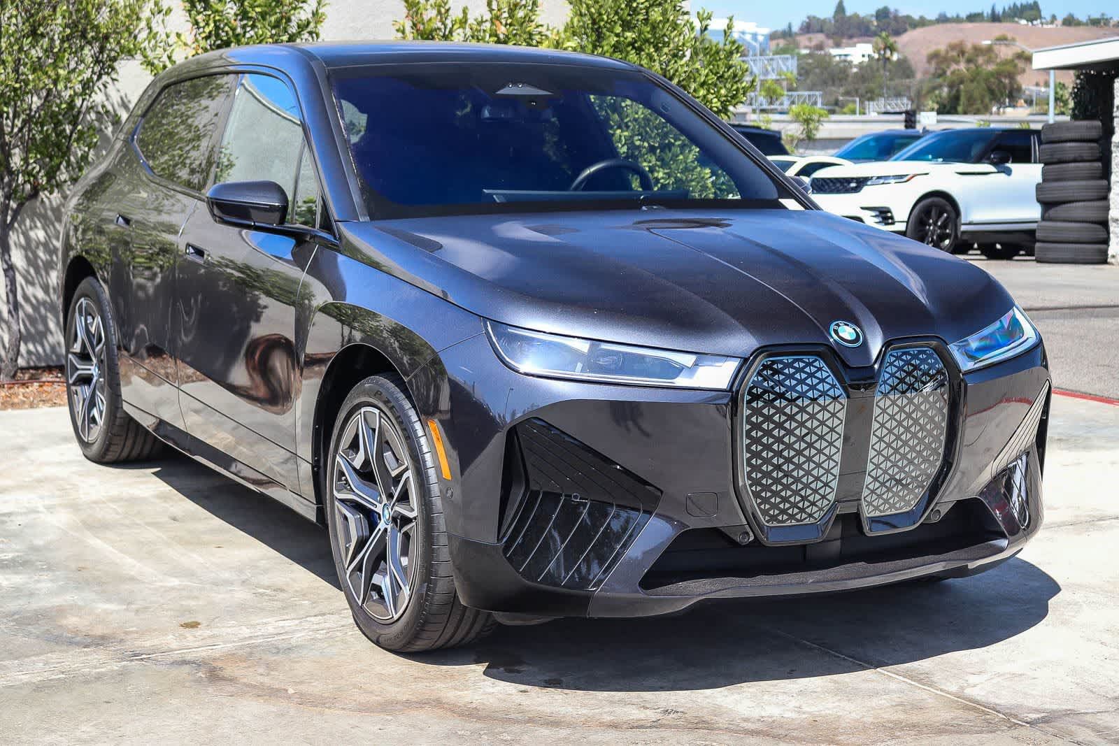 Used 2025 BMW iX xDrive50 w/ Premium Package AWD/4WD image 3