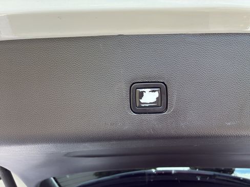 Used 2021 Chevrolet Traverse Premier w/ Redline Edition FWD image 66