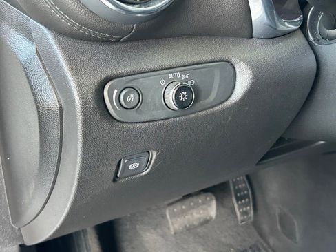 Used 2021 Chevrolet Blazer LT image 36