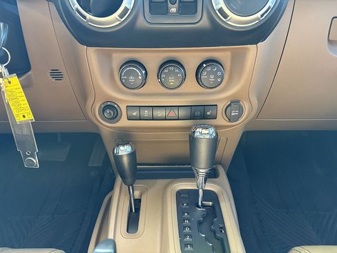Used 2011 Jeep Wrangler Unlimited Sahara w/ Connectivity Group AWD/4WD image 25