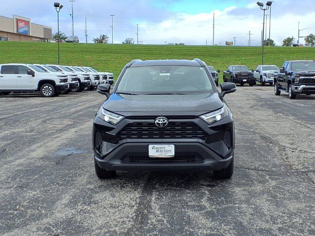 Used 2025 Toyota RAV4 XLE AWD/4WD image 15