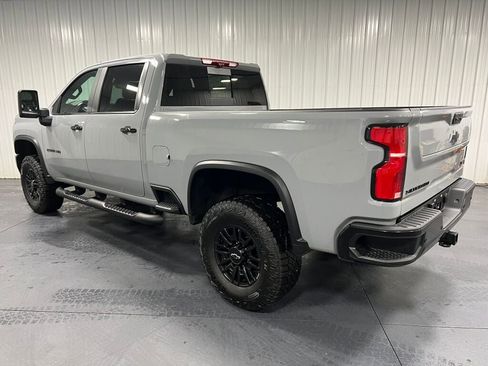 Used 2025 Chevrolet Silverado 2500 ZR2 w/ Technology Package image 28