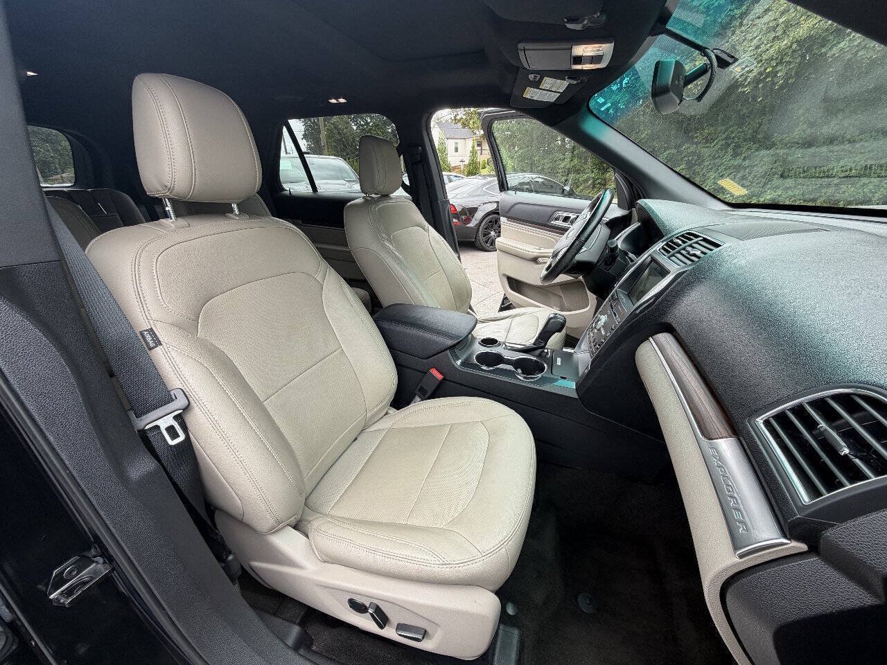 Used 2018 Ford Explorer Limited FWD image 18