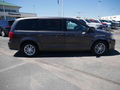 Used 2016 Dodge Grand Caravan SE FWD image 19