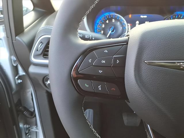 New 2026 Chrysler Pacifica Select AWD/4WD image 19
