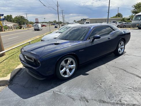 Used 2014 Dodge Challenger R/T RWD image 2