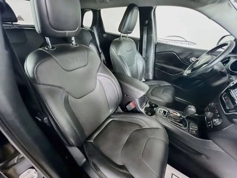 Used 2020 Jeep Cherokee Limited FWD image 27