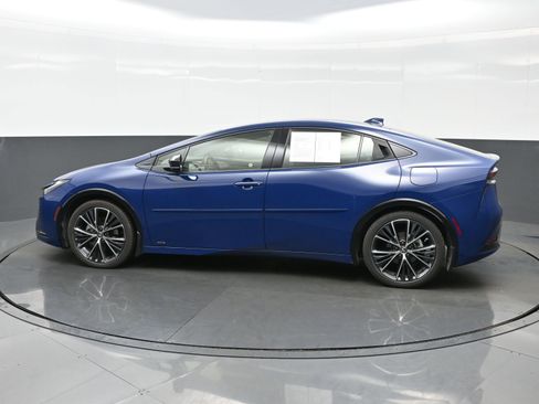 Used 2024 Toyota Prius XLE image 3