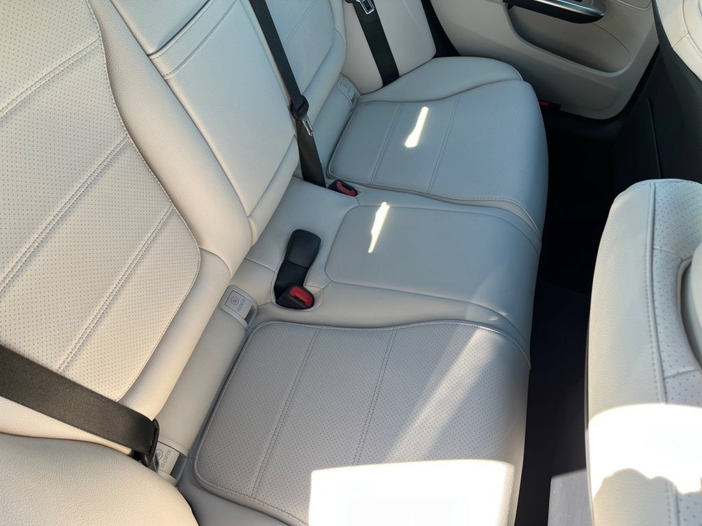 Certified 2023 Mercedes-Benz C 300 4MATIC Sedan image 18