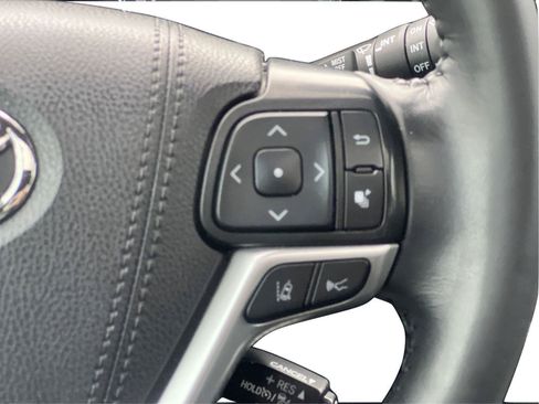 Used 2019 Toyota Highlander XLE AWD/4WD image 20