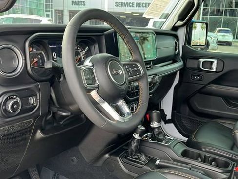 Used 2024 Jeep Wrangler Unlimited Sahara w/ Technology Group AWD/4WD image 16