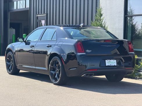 Used 2023 Chrysler 300 Touring w/ Sport Appearance Package RWD image 3