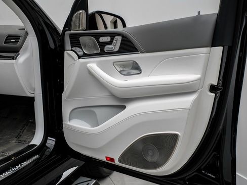 Used 2024 Mercedes-Benz Maybach GLS 600 4MATIC image 43