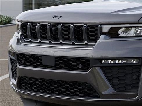 New 2026 Jeep Grand Cherokee L Limited AWD/4WD image 11