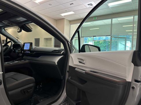 Used 2024 Toyota Sienna XSE AWD/4WD image 28