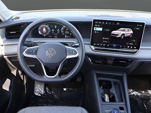 Used 2025 Volkswagen Tiguan S AWD/4WD image 15