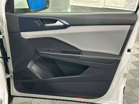 Used 2023 Volkswagen Taos SE image 36