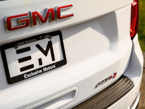 Used 2025 GMC Yukon XL AT4 AWD/4WD image 27