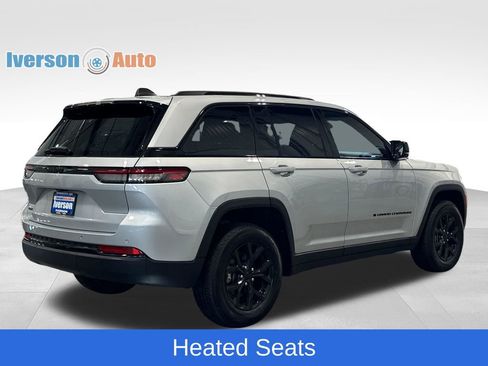 Used 2024 Jeep Grand Cherokee Altitude AWD/4WD image 10