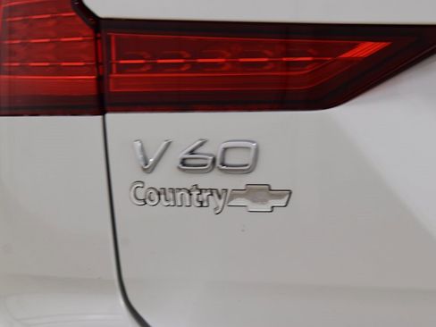 Used 2020 Volvo V60 T5 Momentum w/ Premium Package image 21