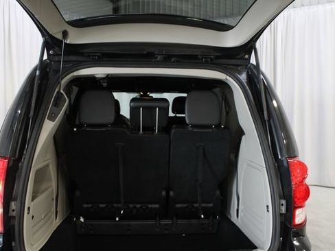 Used 2019 Dodge Grand Caravan SXT FWD image 28
