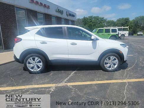 Used 2025 Buick Encore GX Preferred AWD/4WD image 6