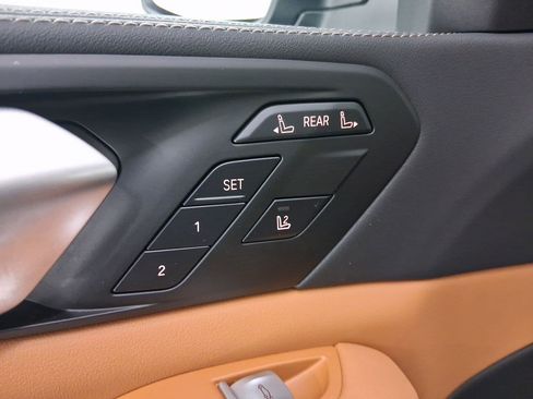 Used 2025 BMW X7 xDrive40i w/ Premium Package image 12