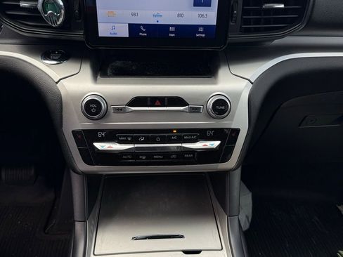 Used 2021 Ford Explorer XLT RWD image 7