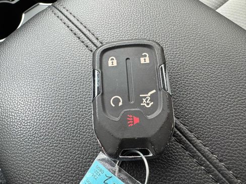 Used 2024 GMC Terrain SLE w/ Driver Convenience Package image 24