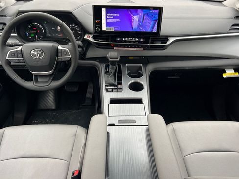 New 2026 Toyota Sienna XLE AWD/4WD image 9