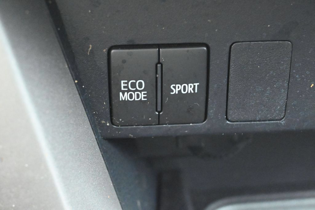 Certified 2018 Toyota RAV4 LE w/ All Weather Liner Package AWD/4WD image 22