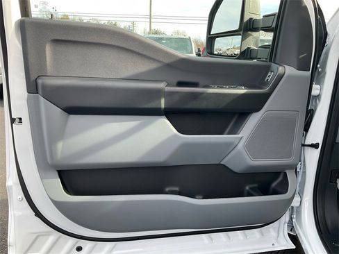 New 2026 Ford F250 XL w/ XL Chrome Package image 17