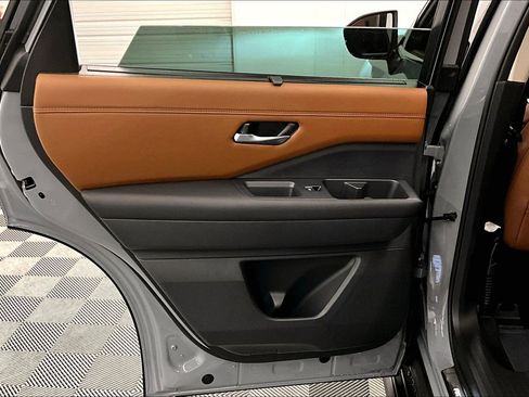 New 2025 Nissan Pathfinder Platinum w/ Lighting Package (N93) AWD/4WD image 32