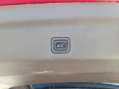 Used 2021 Chevrolet Suburban LT w/ LT Signature Package image 9