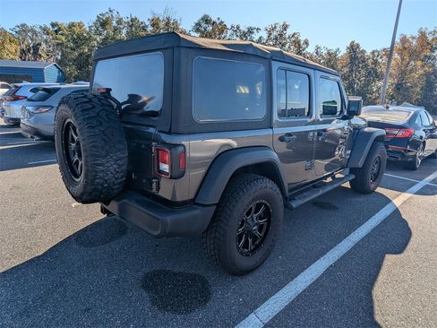 Used 2018 Jeep Wrangler Unlimited Sport image 2