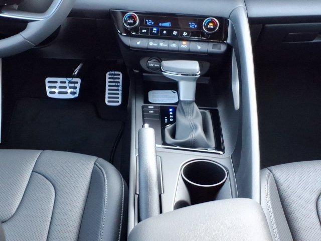New 2026 Hyundai Elantra SEL Sport FWD image 17