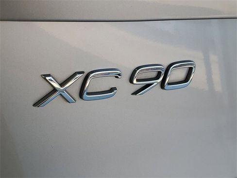Used 2023 Volvo XC90 B6 Plus w/ Protection Package Premier image 8