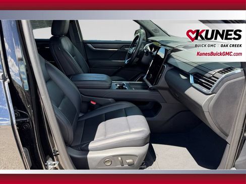 Used 2024 GMC Acadia Elevation AWD/4WD image 30