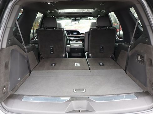 Used 2024 Cadillac Escalade Premium Luxury image 44