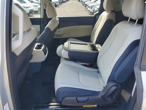 New 2026 Kia Carnival EX image 16