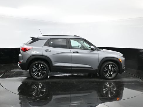 New 2025 Chevrolet TrailBlazer LT w/ Convenience Package FWD image 8