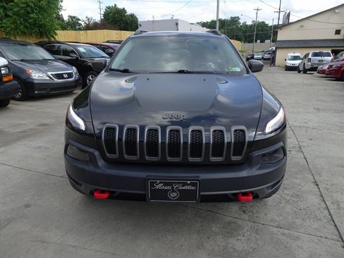Used 2015 Jeep Cherokee Trailhawk AWD/4WD image 2