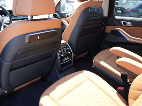 Used 2024 BMW X7 xDrive40i w/ Premium Package AWD/4WD image 25