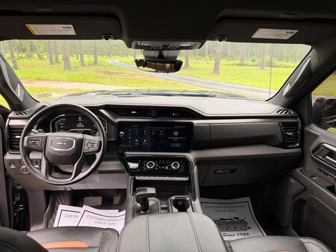 Used 2023 GMC Sierra 1500 AT4 w/ Technology Package AWD/4WD image 17