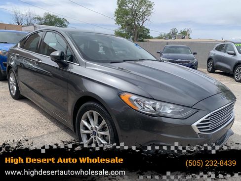 Used 2017 Ford Fusion SE w/ Fusion SE Technology Package FWD image 1