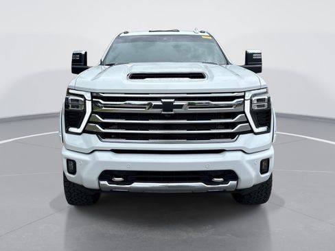 Used 2024 Chevrolet Silverado 2500 High Country w/ High Country Premium Package AWD/4WD image 2