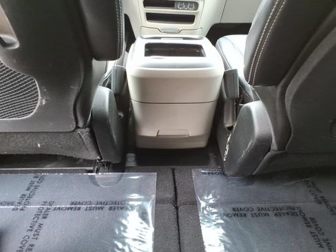 Used 2023 Chrysler Pacifica Touring-L FWD image 17